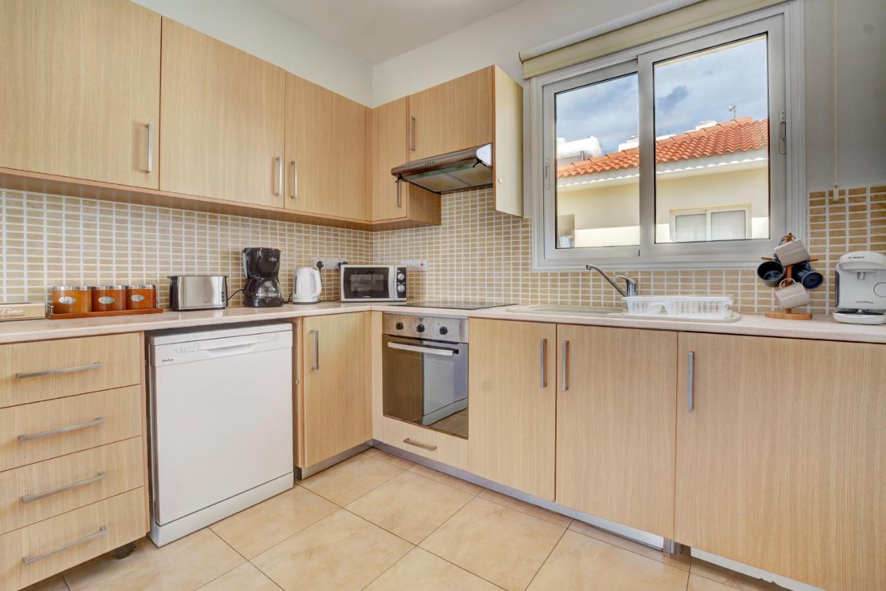 ♥ Sunny&Cozy Family Apartment ★ Walk To The Beach☼ Paralimni Dış mekan fotoğraf