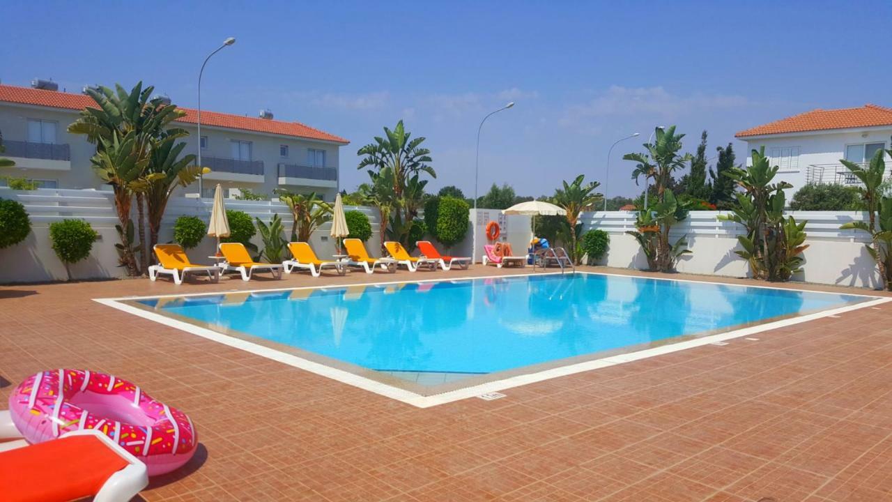 ♥ Sunny&Cozy Family Apartment ★ Walk To The Beach☼ Paralimni Dış mekan fotoğraf
