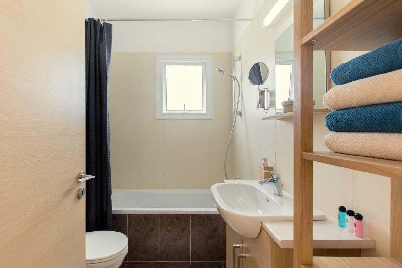 ♥ Sunny&Cozy Family Apartment ★ Walk To The Beach☼ Paralimni Dış mekan fotoğraf