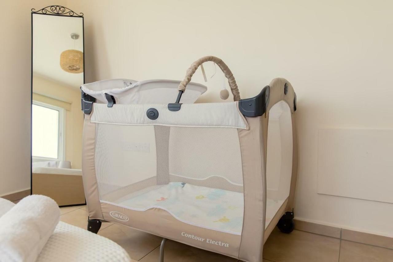 ♥ Sunny&Cozy Family Apartment ★ Walk To The Beach☼ Paralimni Dış mekan fotoğraf